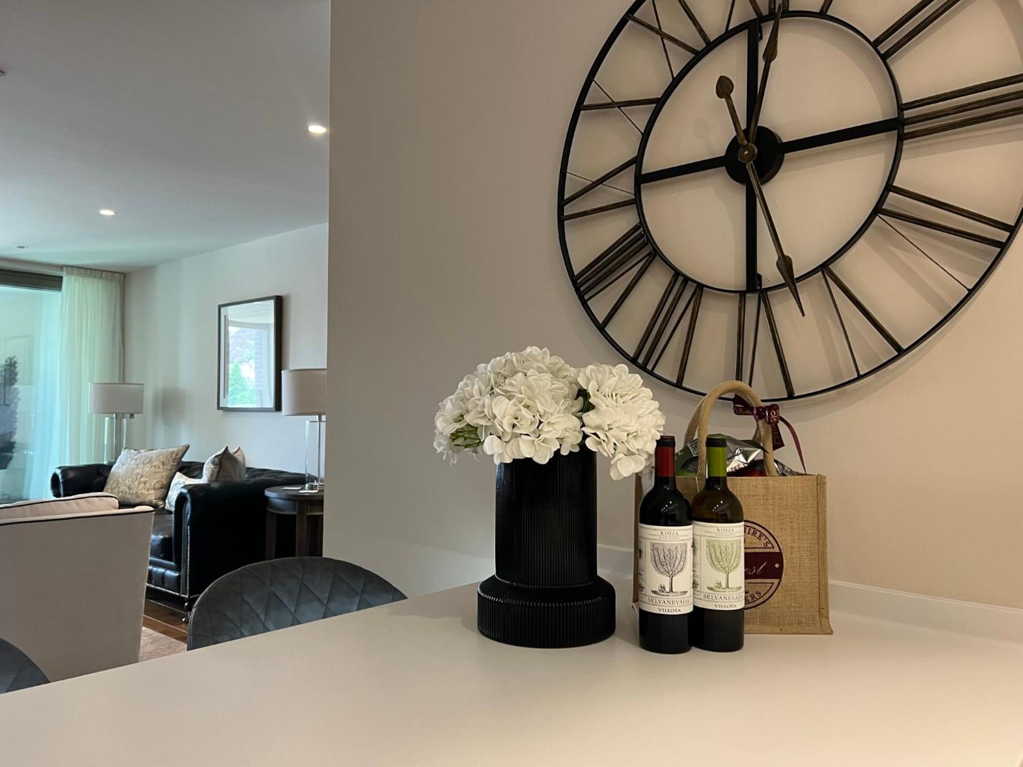 The Monochrome At Ryedale House Apartemen York